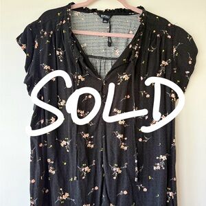🚫SOLD🚫 Buffalo David Bitton Black Floral Short-Sleeve Blouse
